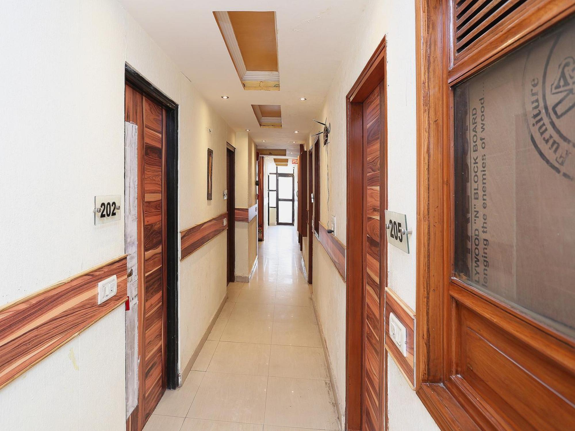 Oyo Flagship Hotel F Five Nova Deli Exterior foto