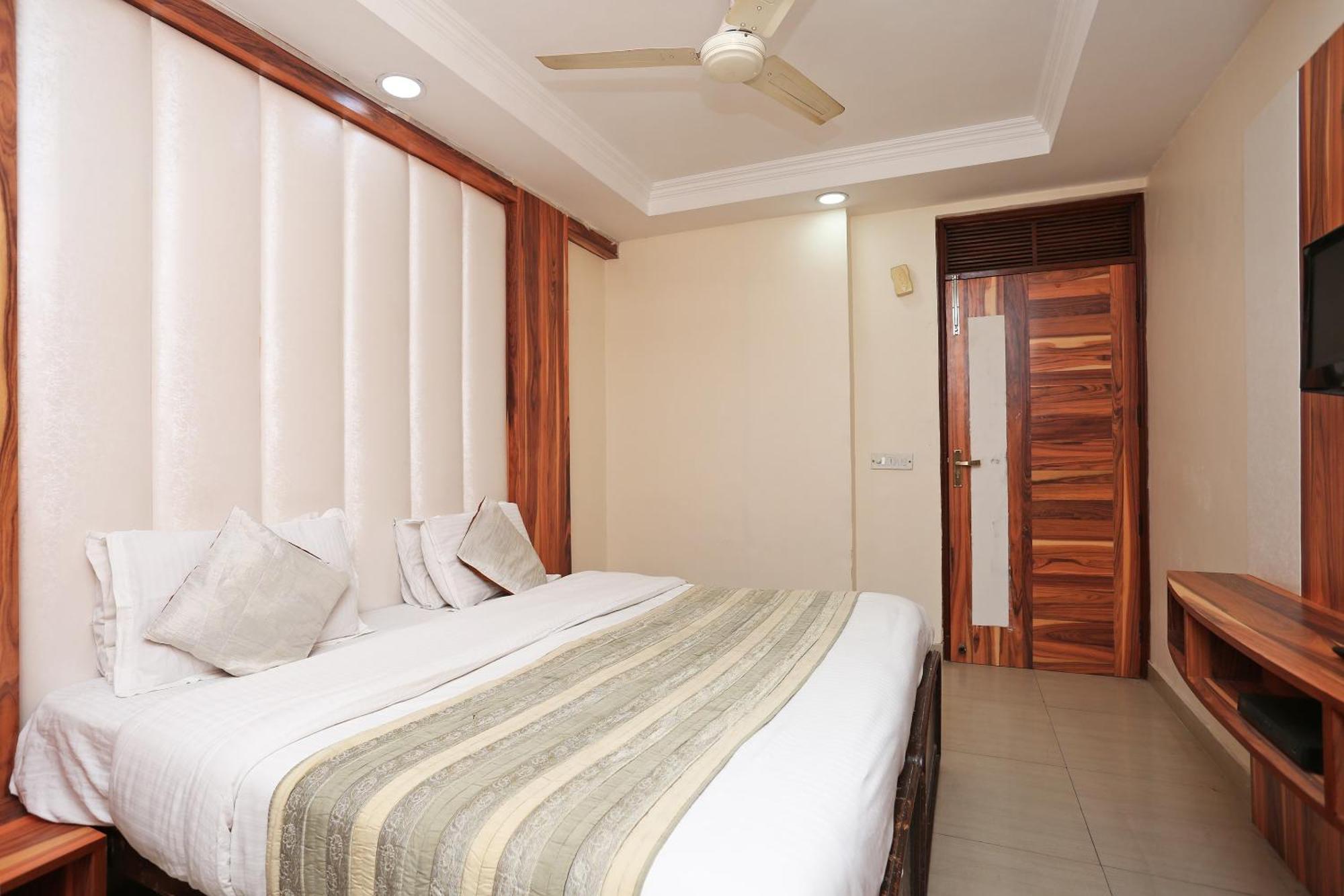 Oyo Flagship Hotel F Five Nova Deli Exterior foto